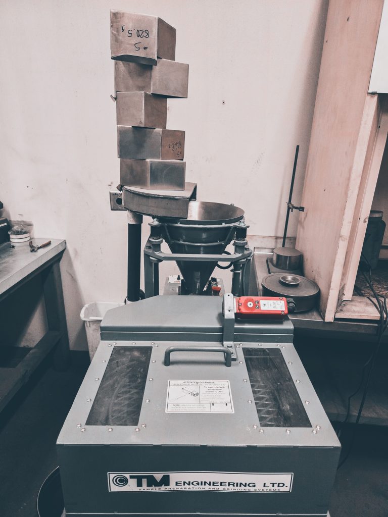 Rotary sample divider